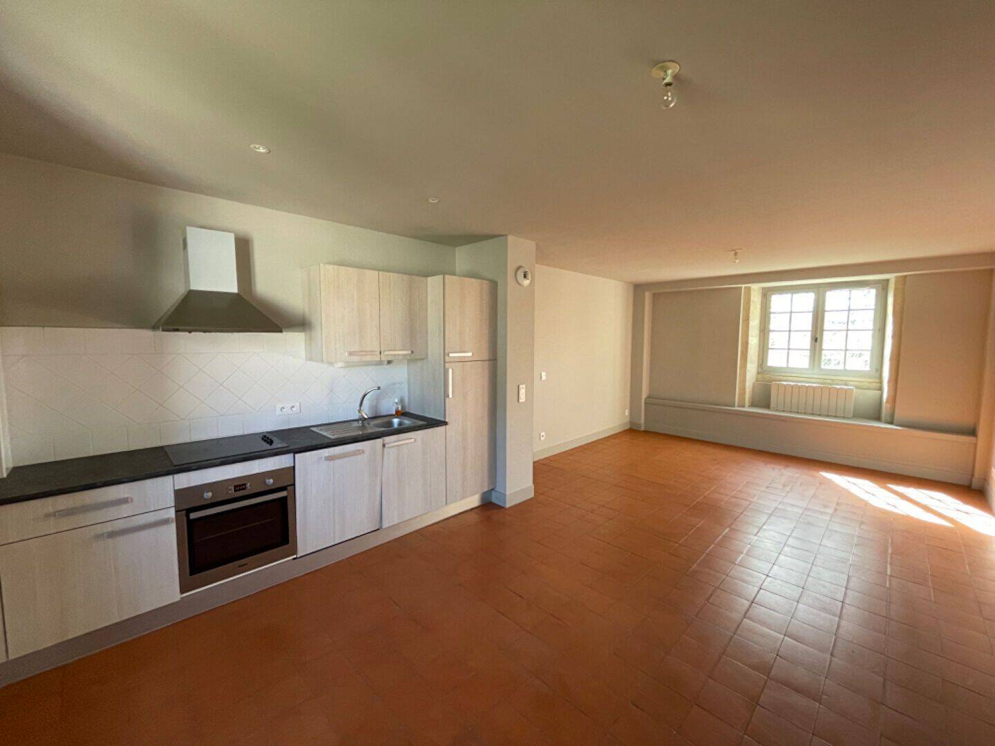 Appartement 3 pièces 80 m² · à Nîmes · 80 m² · 1 231 €