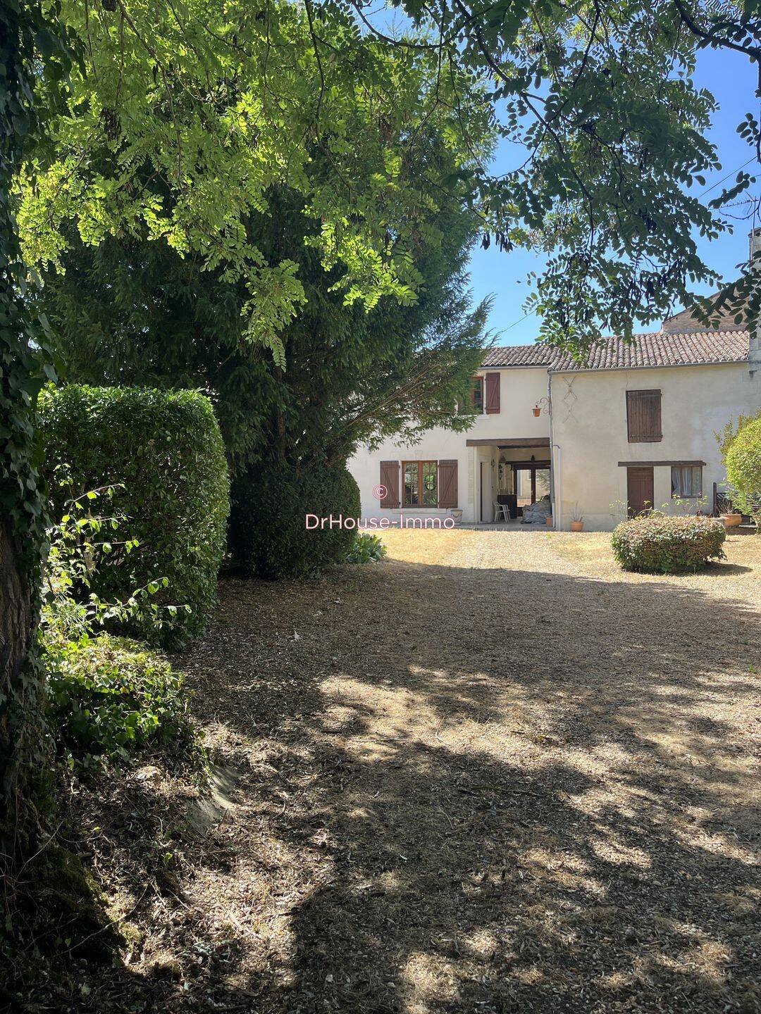Maison 8 pièces 223 m² · à Jaunay-Marigny · 222,9 m² · 229 500 €