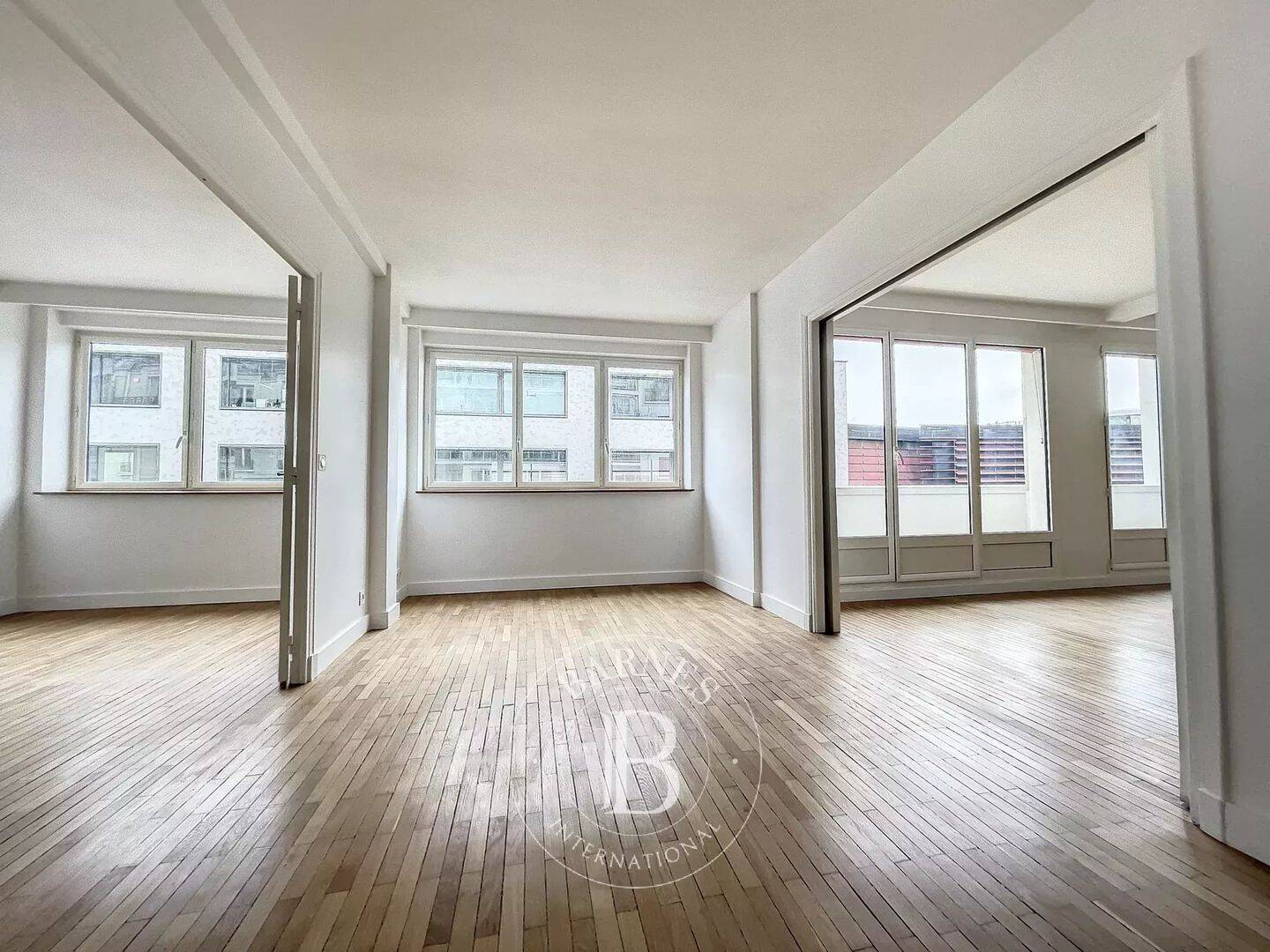 Appartement 5 pièces 137 m² · à Paris 7ème Arrondissement · 136,5 m² · 5 150 €