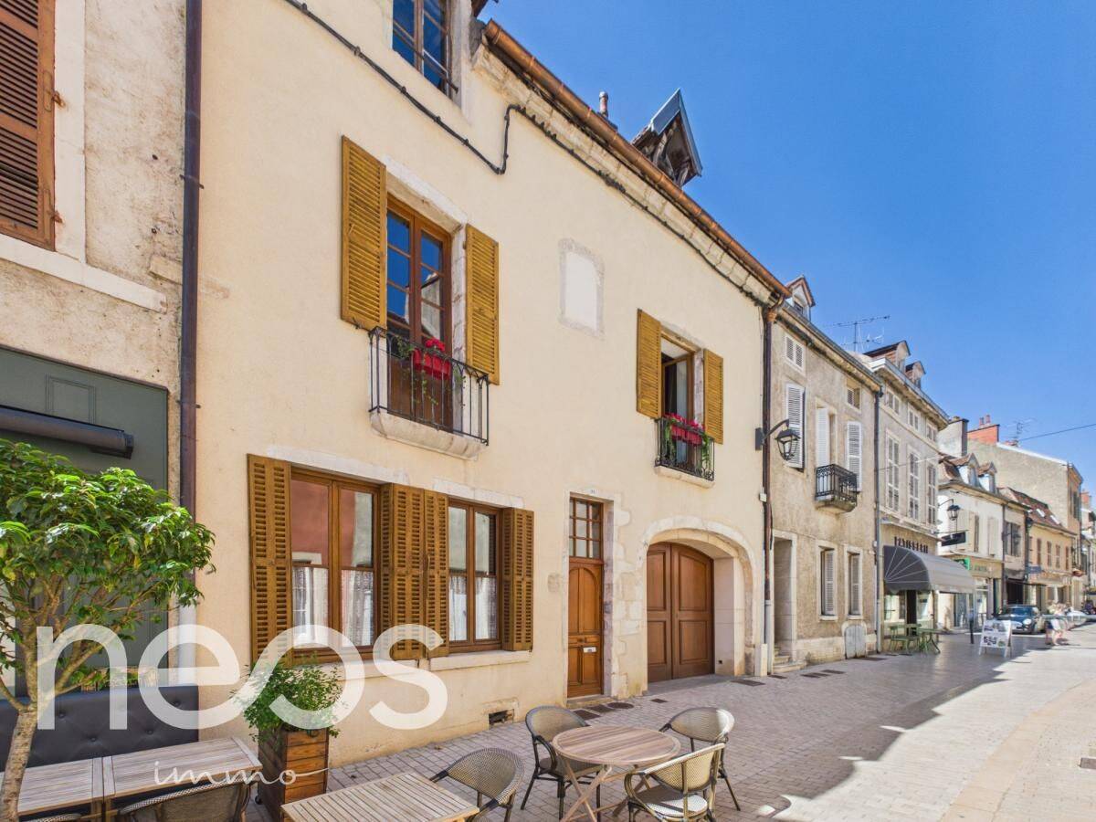 Maison 8 pièces 211 m² · à Nuits-Saint-Georges · 211 m² · 489 000 €