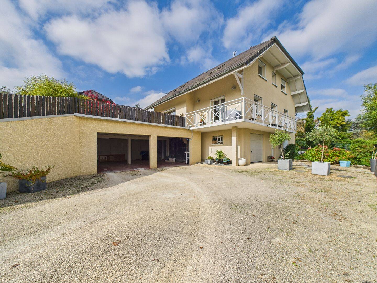 Maison 8 pièces 200 m² · à La Biolle · 200 m² · 625 000 €