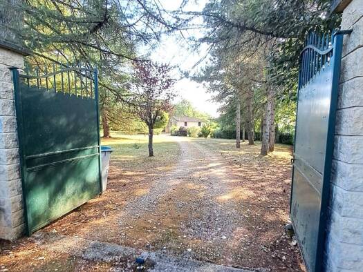 Maison à vendre 397 000 € 7 pièces 3 chambres 261 m² 4 742 m² de terrain Lugasson 33760