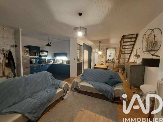 Maison de ville à vendre 235 000 € 4 pièces 2 chambres 85 m² 169 m² de terrain Pyramides La Roche-sur-Yon 85000