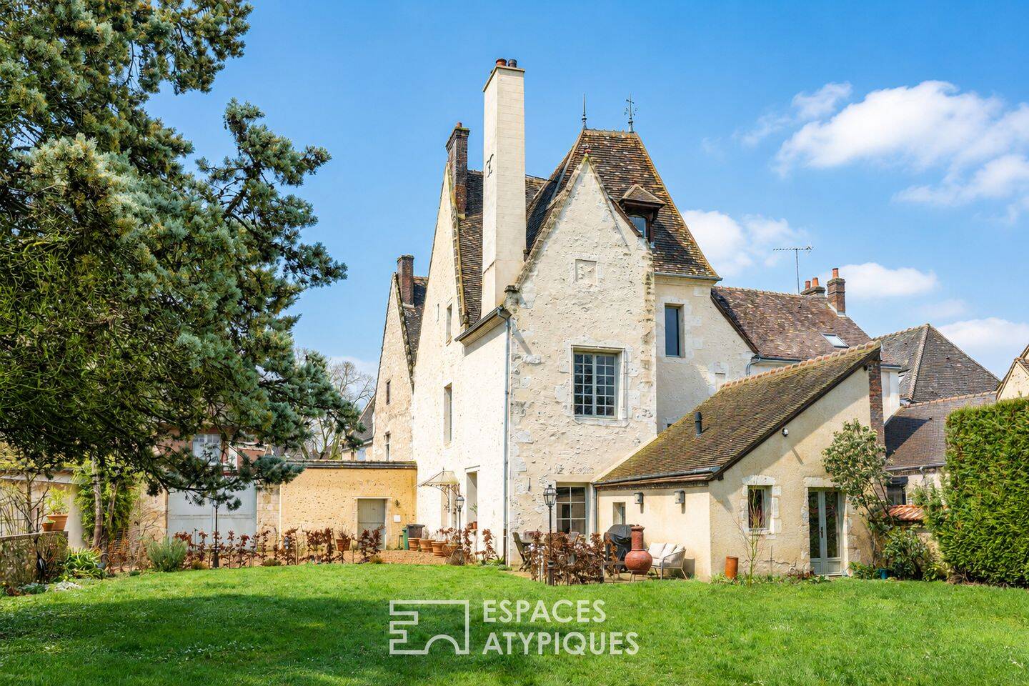 Maison 8 pièces 243 m² · à Nogent-le-Rotrou · 243 m² · 609 900 €