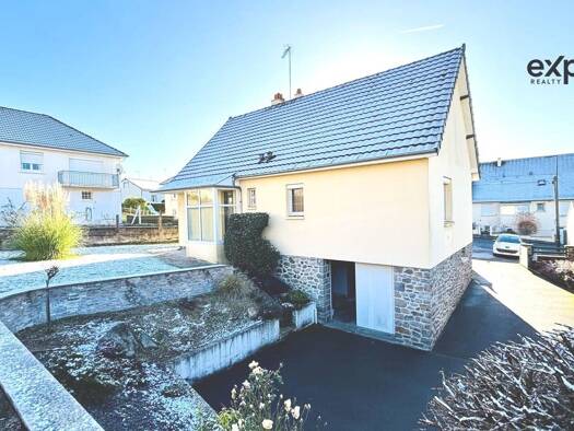 Maison à vendre 149 700 € 4 pièces 3 chambres 91 m² 520 m² de terrain Nord Ouest Mayenne 53100