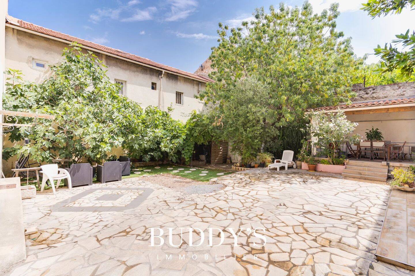 Maison 9 pièces 215 m² · à Marseille 15ème Arrondissement · 215 m² · 450 000 €