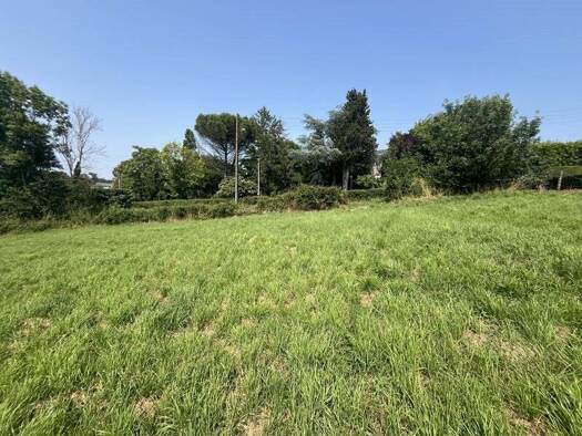 Terrain constructible viabilisé à vendre 40 000 € 1 881 m² de terrain L'Hermenault 85570