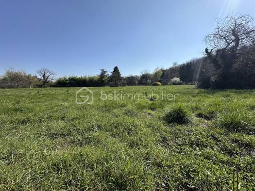 Terrain constructible viabilisé à vendre 260 000 € 604 m² de terrain Les Hauts de Saint Bonnet Saint-Bonnet-de-Mure 69720