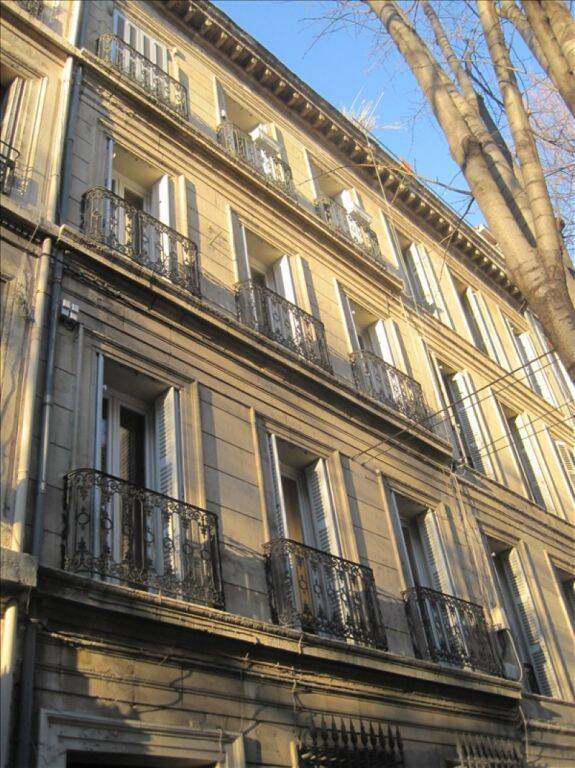 Appartement 3 pièces 85 m² · à Marseille 1er Arrondissement · 84,5 m² · 915 €