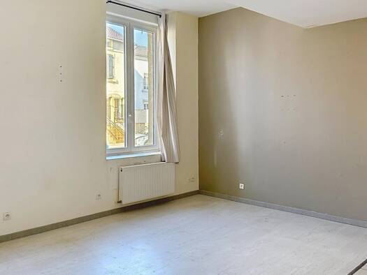 Immeuble à vendre 270 000 € 216 m² Clouange 57185