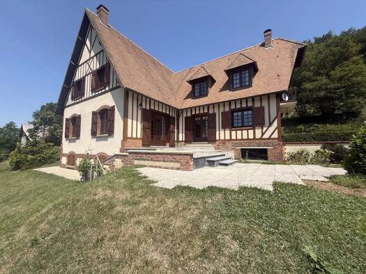 Maison à vendre 399 900 € 8 pièces 6 chambres 238 m² 3 270 m² de terrain Bellencombre 76680
