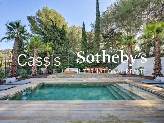 Maison à vendre 2 139 000 € 8 pièces 5 chambres 246 m² 1 600 m² de terrain Peripherie Cassis 13260