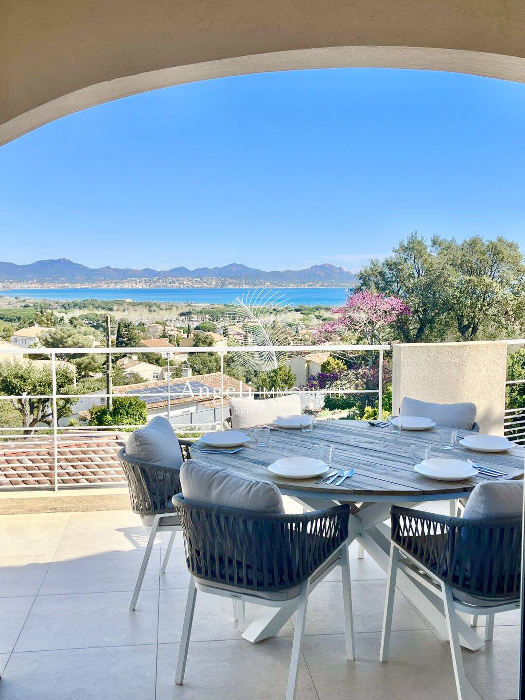 Maison 7 pièces 200 m² · à Fréjus · 200 m² · 1 190 000 €