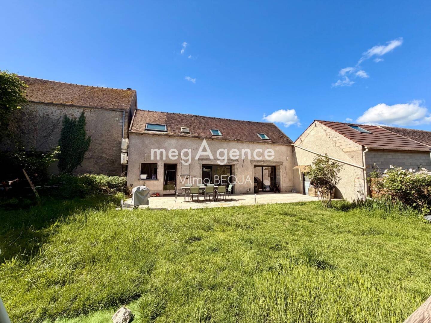 Maison 9 pièces 246 m² · à Villeblevin · 246 m² · 382 000 €