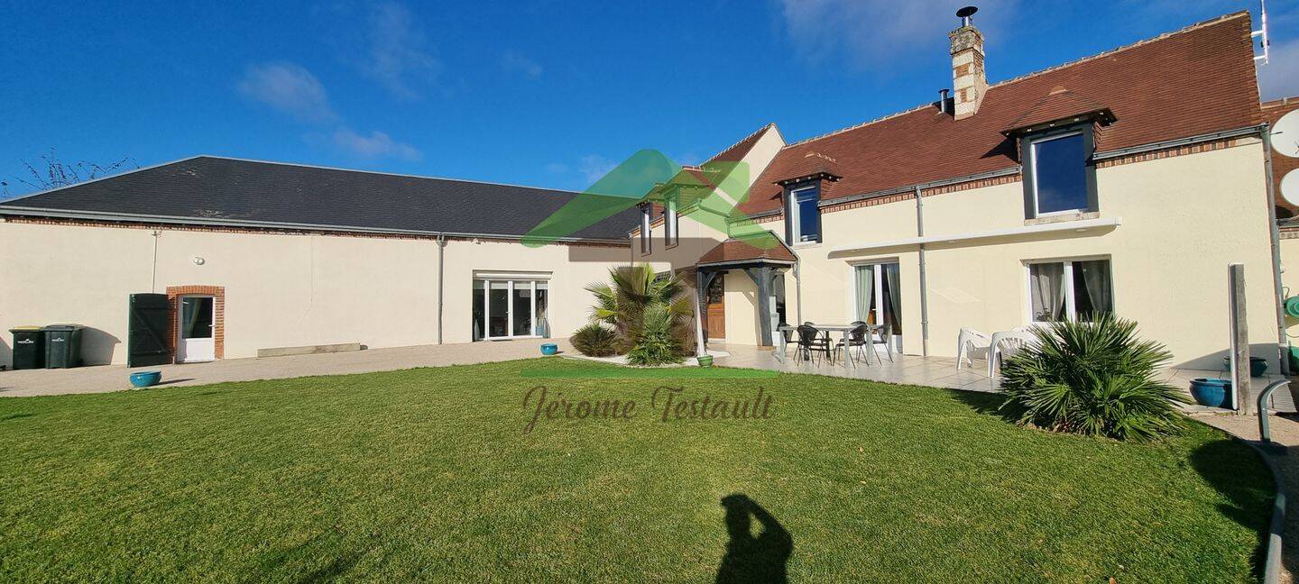 Maison 9 pièces 256 m² · à Châteaudun · 256 m² · 349 000 €