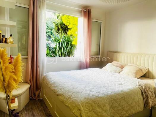 Appartement à vendre 300 000 € 4 pièces 3 chambres 67 m² Étage 2/5 Croix des Gardes Cannes 06400