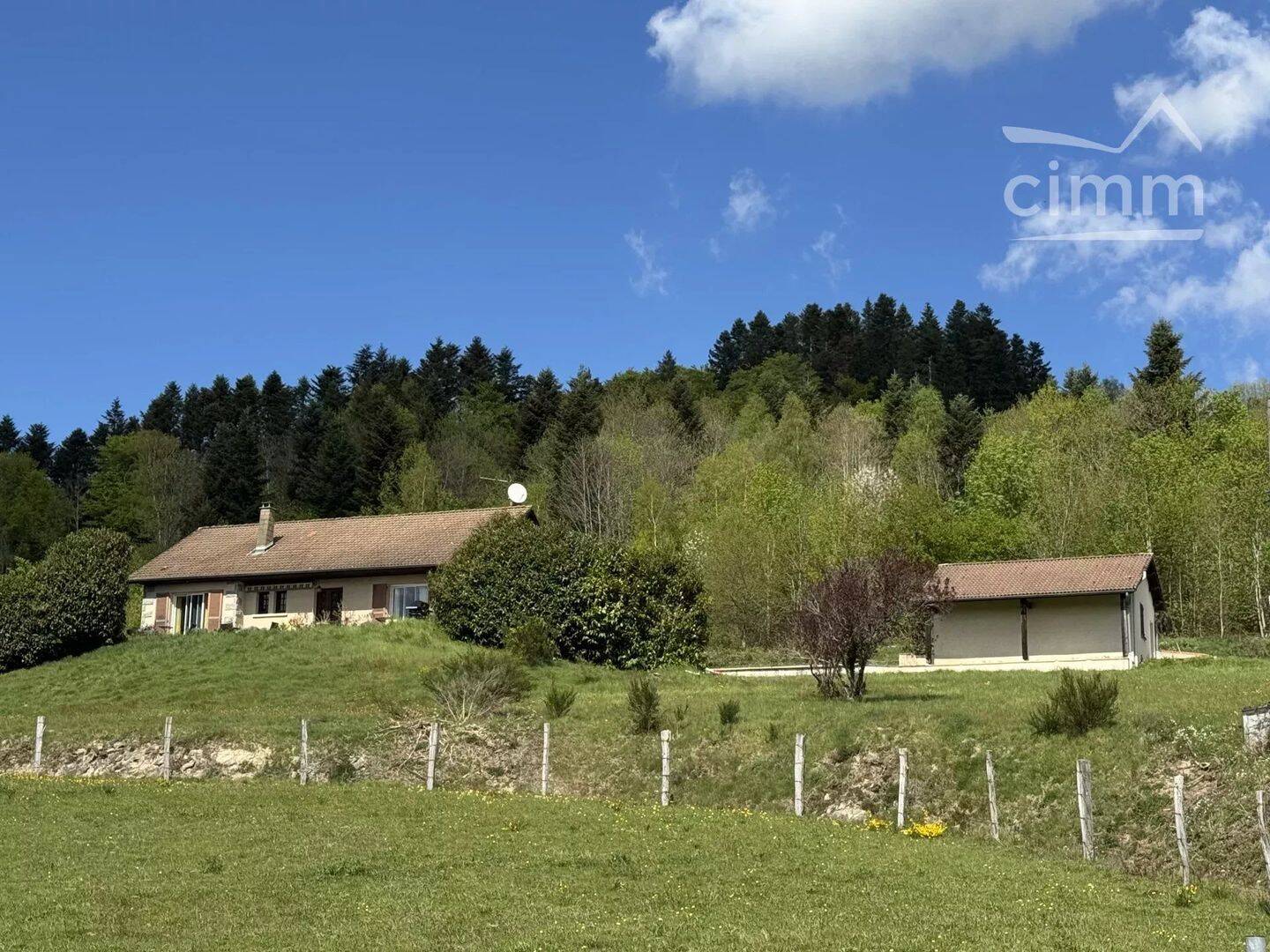 Maison 8 pièces 203 m² · à Vertolaye · 203 m² · 399 000 €