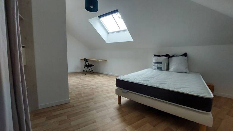 Appartement à louer 580 € 1 pièce 11 m² RDC disponible à partir du 30/05/2025 Angers 49000