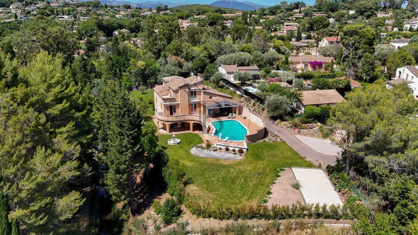 Maison 8 pièces 375 m² · à Mougins · 375 m² · 1 950 000 €