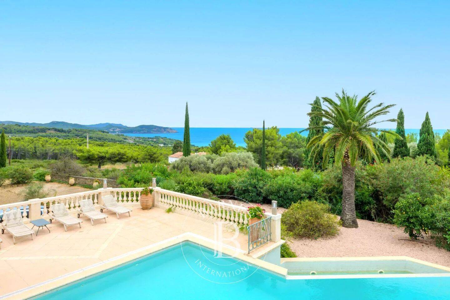 Maison 8 pièces 301 m² · à La Ciotat · 300,7 m² · 2 480 000 €