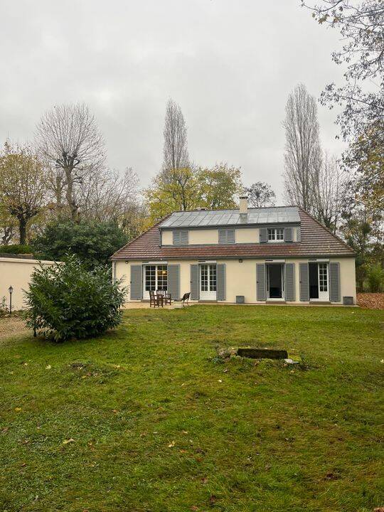 Maison 9 pièces 190 m² · à Le Vésinet · 190 m² · 3 950 €/mois