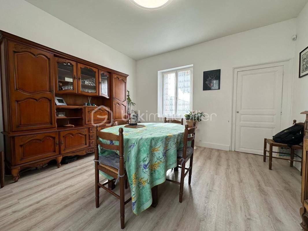 Maison 7 pièces 171 m² · à Mayet · 171 m² · 216 000 €