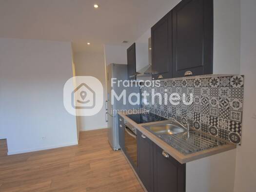 Appartement à louer 666 € 2 pièces 1 chambre 43 m² RDC Châtillon-sur-Chalaronne 01400