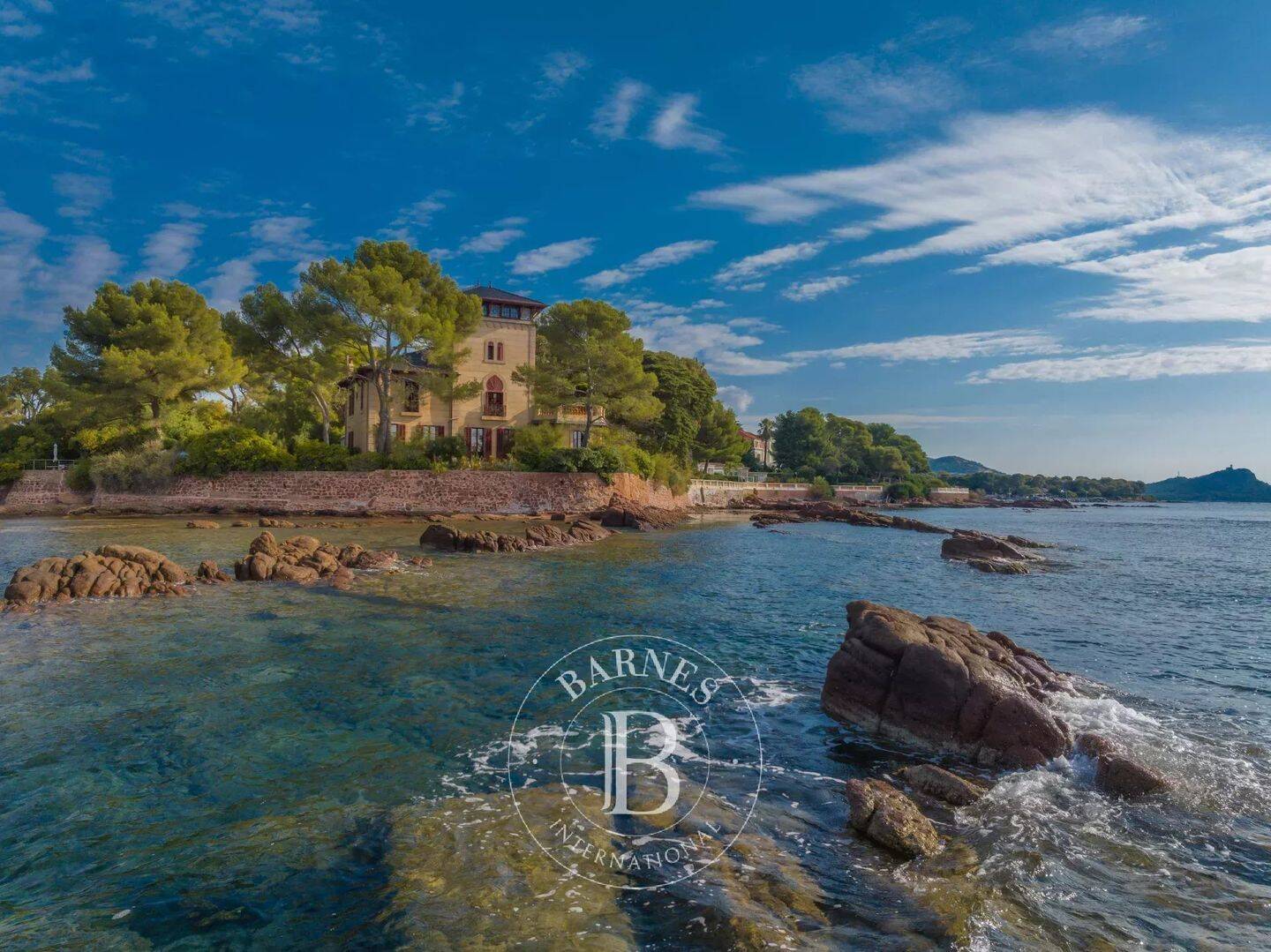 Maison 18 pièces 426 m² · à Saint-Raphaël · 426 m² · 9 800 000 €