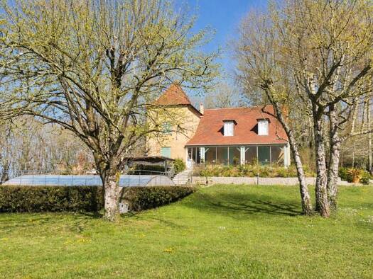 Maison à vendre 572 000 € 9 pièces 6 chambres 200 m² 11 935 m² de terrain Saint-Cyprien 24220