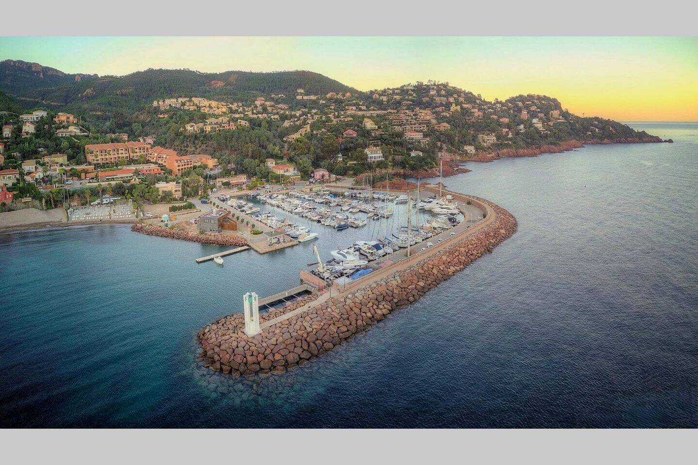 Appartement 3 pièces 71 m² · à Théoule-sur-Mer · 70,5 m² · 649 000 €