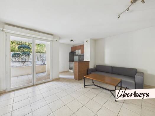 Appartement à vendre 240 000 € 2 pièces 1 chambre 43,8 m² RDC Les Rascas-Les Pugets Saint-Laurent-du-Var 06700