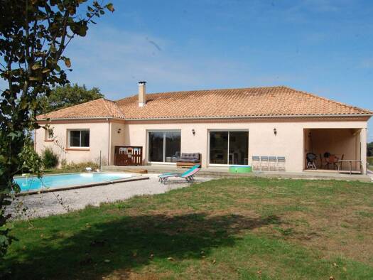 Maison de plain-pied à vendre 360 000 € 6 pièces 4 chambres 168 m² 3 214 m² de terrain Morlaàs 64160