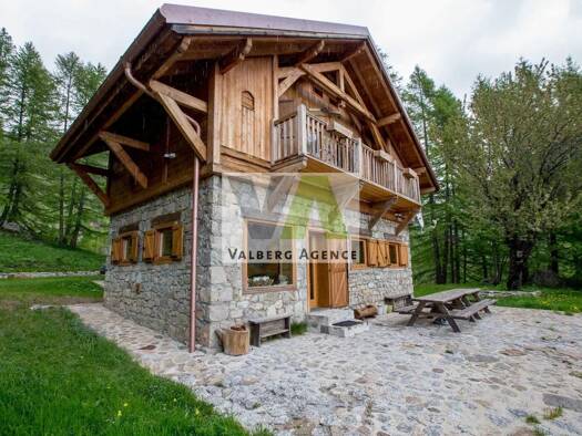 Chalet à vendre 995 000 € 5 pièces 5 chambres 163,4 m² Entraunes 06470