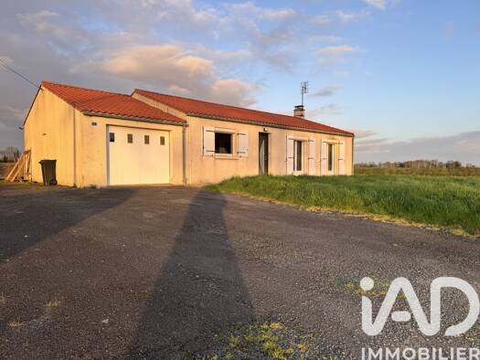 Maison de plain-pied à vendre 151 500 € 4 pièces 3 chambres 89 m² 1 300 m² de terrain Cezais 85410