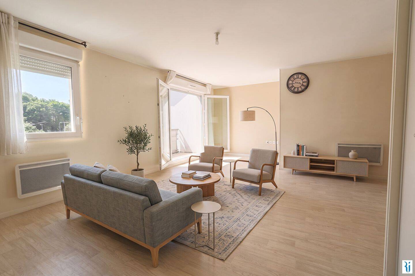 Appartement 4 pièces 78 m² · à Saint-Étienne-du-Rouvray · 78 m² · 885 €