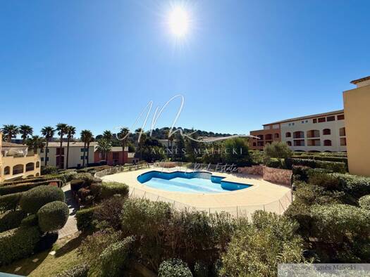 Appartement à vendre 495 000 € 4 pièces 3 chambres 83,3 m² Étage 2/2 Sud Cavalaire-sur-Mer 83240