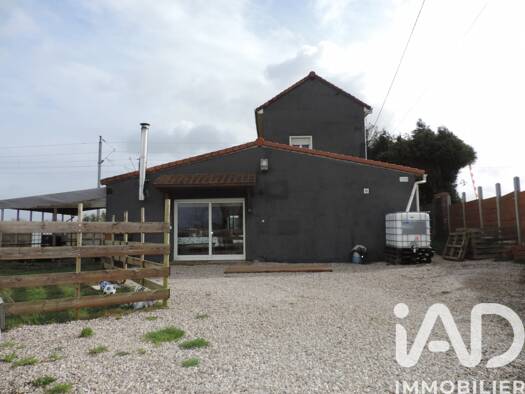 Maison à vendre 229 000 € 4 pièces 2 chambres 158 m² 731 m² de terrain Bissezeele 59380