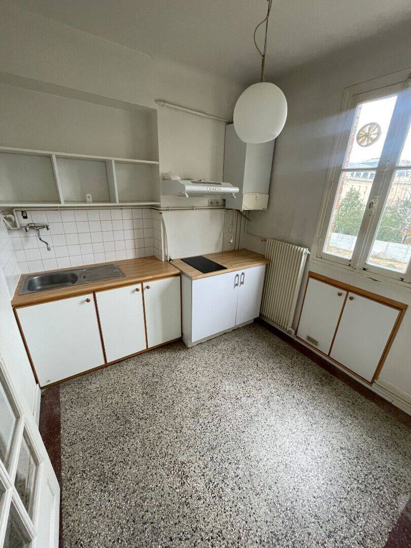 Appartement 1 pièce 28 m² · à Saint-Germain-en-Laye · 28 m² · 728 €