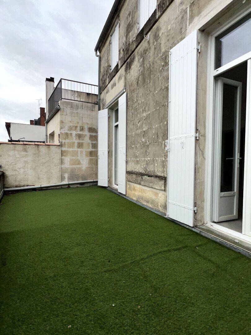 Appartement 6 pièces 155 m² · à Saintes · 155 m² · 800 €/mois