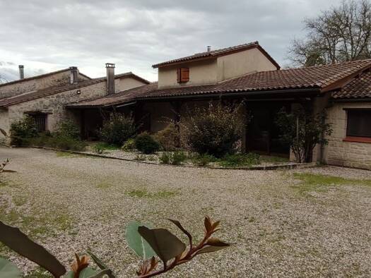 Demeure à vendre 430 000 € 15 pièces 11 chambres 479 m² 22 000 m² de terrain Damazan 47160