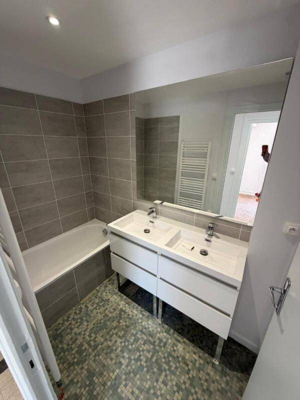 Appartement 4 pièces 77 m² · à Lyon 8ème Arrondissement · 77 m² · 1 040 €