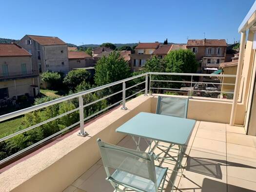 Appartement à louer 1 140 € 3 pièces 2 chambres 51 m² Étage 3/3 Vieille Ville-Cativel Gardanne 13120