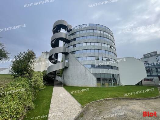 Espace bureau à louer 5 850 € 780 m² de bureaux divisible à partir de 260 m² Saint-Gérand-Croixanvec 56920