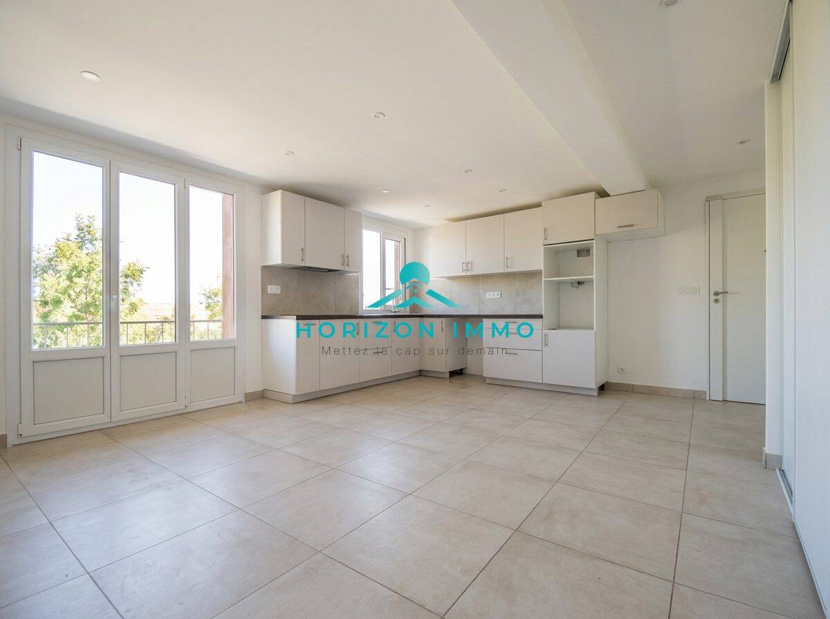 Appartement 1 pièce 55 m² · à Saint-Laurent-du-Var · 55 m² · 1 050 €/mois
