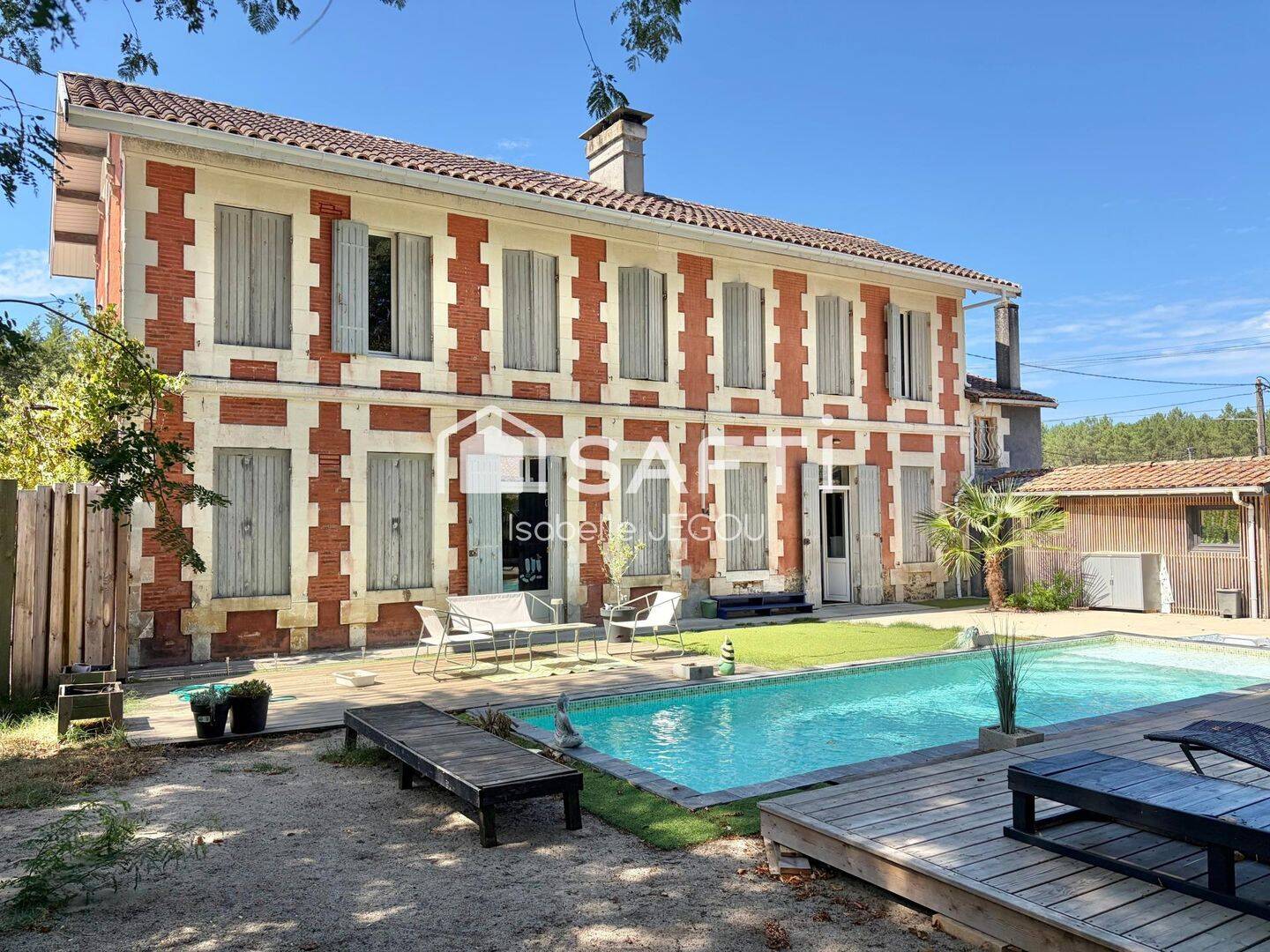 Maison 8 pièces 211 m² · à Salles · 211 m² · 690 000 €