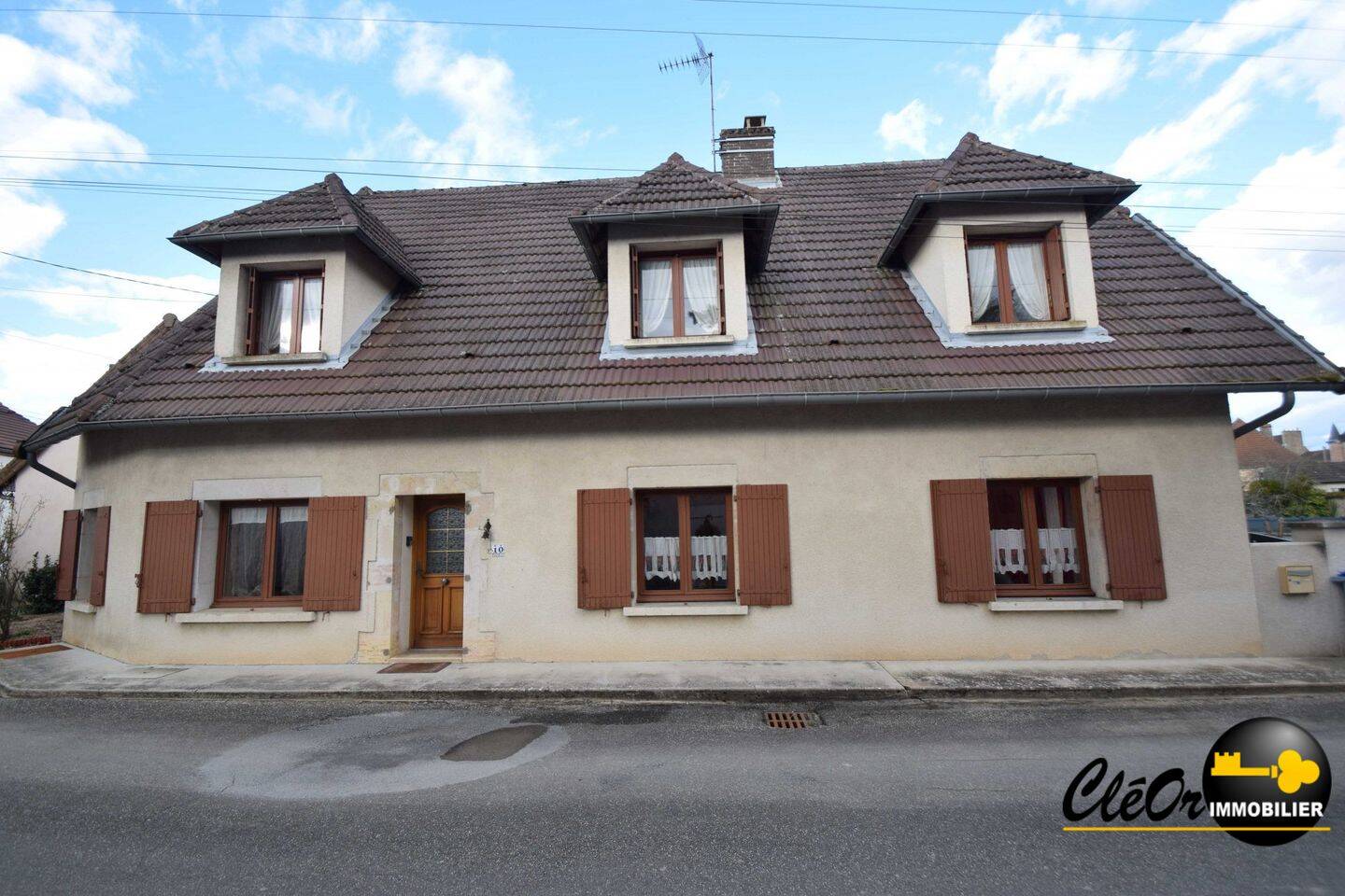 Maison 5 pièces 149 m² · à Chaussin · 149 m² · 187 000 €