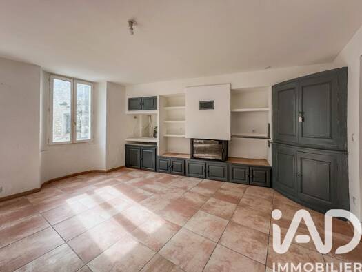 Appartement à vendre 118 000 € 3 pièces 2 chambres 57 m² Étage 1/3 Claviers 83830