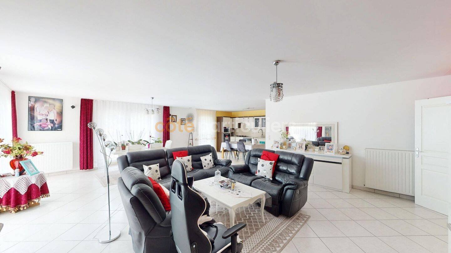 Maison 8 pièces 198 m² · à Mortagne-sur-Sèvre · 198 m² · 442 000 €