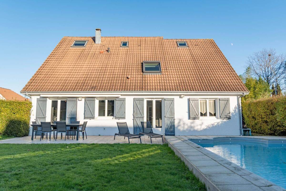 Maison 8 pièces 202 m² · à Saint-Pavace · 202 m² · 350 000 €