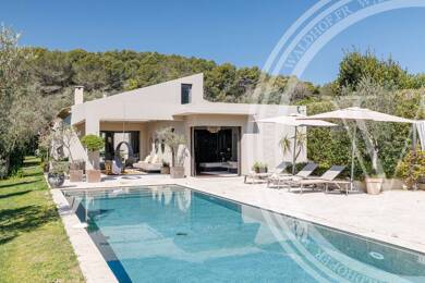 Villa à louer 12 000 € 6 pièces 4 chambres 298 m² 1 350 m² de terrain Mougins 06250